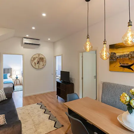 House Center - With Garage Vakantiehuis *