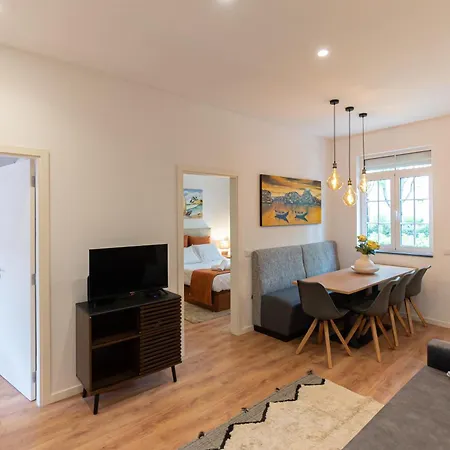 House Center - With Garage Vakantiehuis