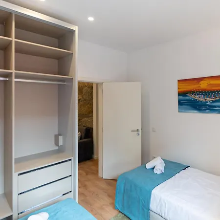 House Center - With Garage