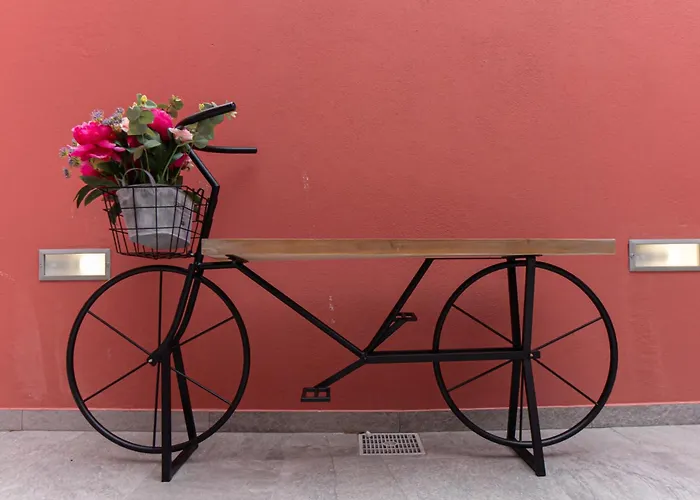 House Center - With Garage *