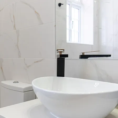 House Center - With Garage بيت للعطل بورتو