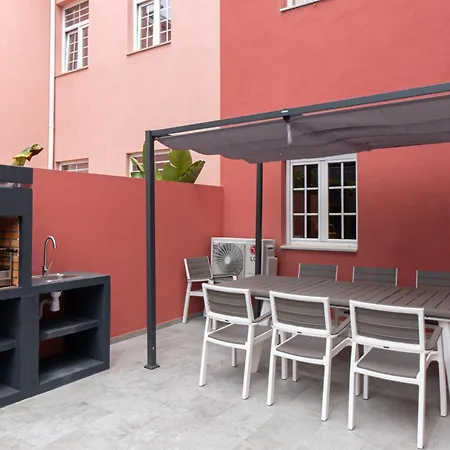 House Center - With Garage