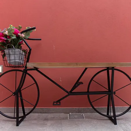 House Center - With Garage *