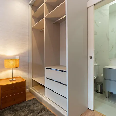 House Center - With Garage بيت للعطل