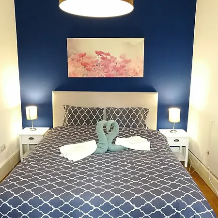 House Center - With Garage