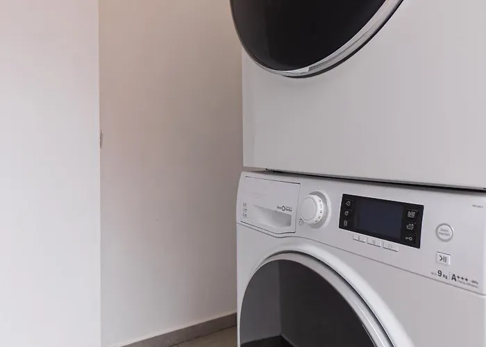 House Center - With Garage