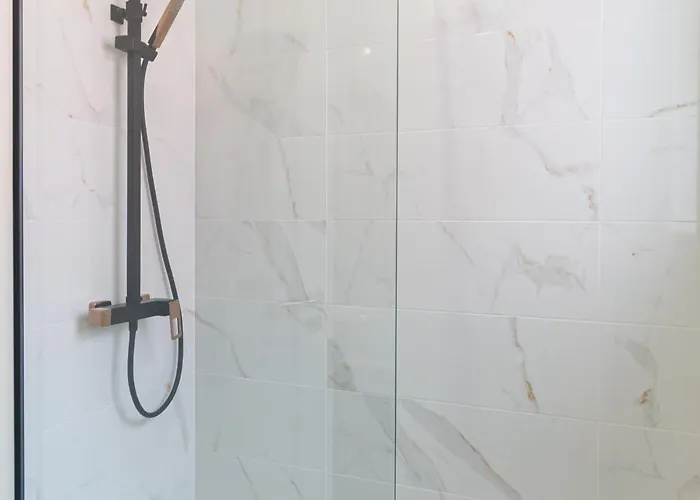 House Center - With Garage Сasa de vacaciones *