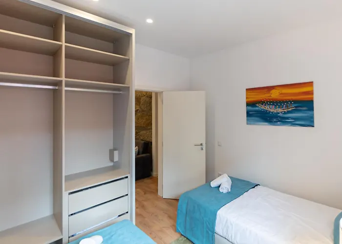 House Center - With Garage