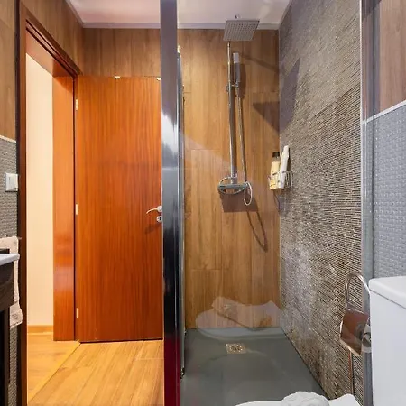 House Center - With Garage *