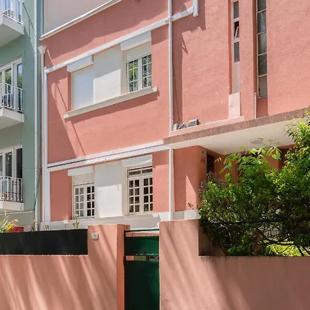 House Center - With Garage