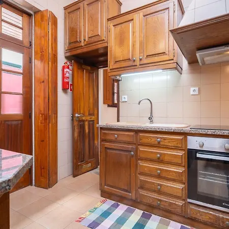 House Center - With Garage *