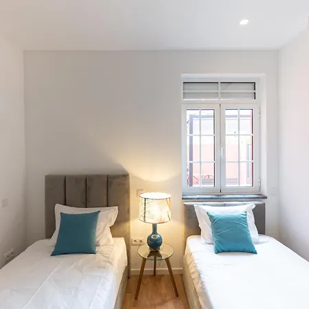 House Center - With Garage *