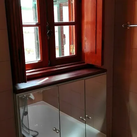 House Center - With Garage *