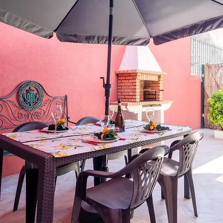 Dom wakacyjny House Center - With Garage Porto