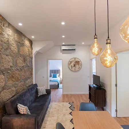 House Center - With Garage *