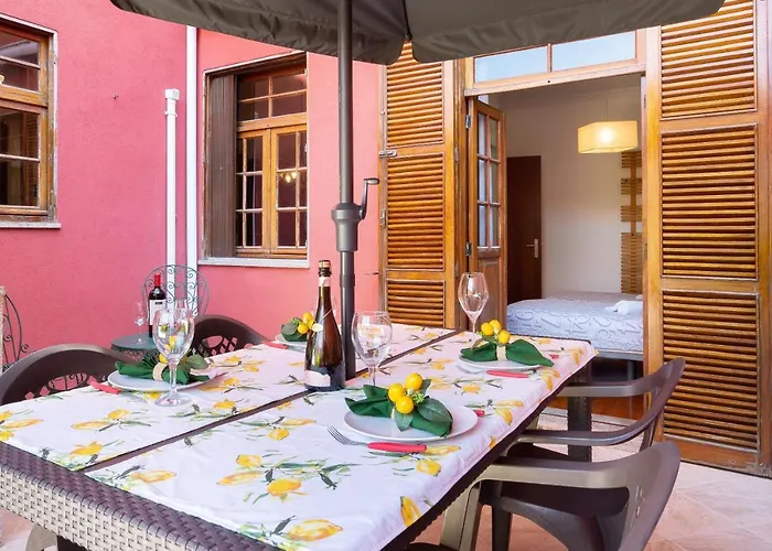 House Center - With Garage Casa de Férias Porto