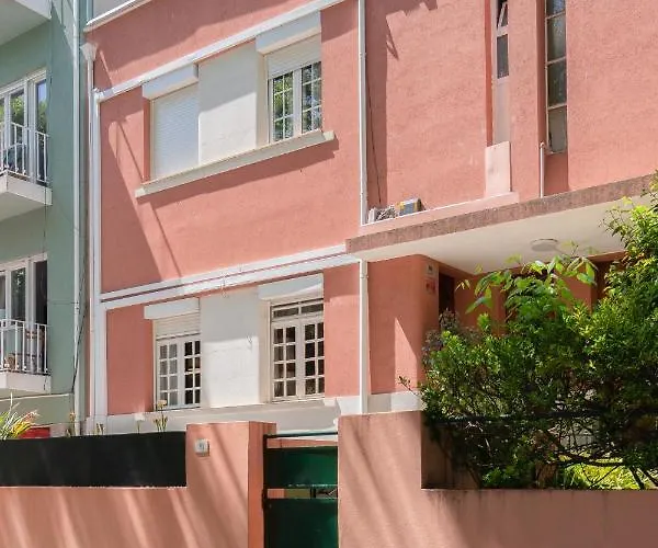 House Center - With Garage