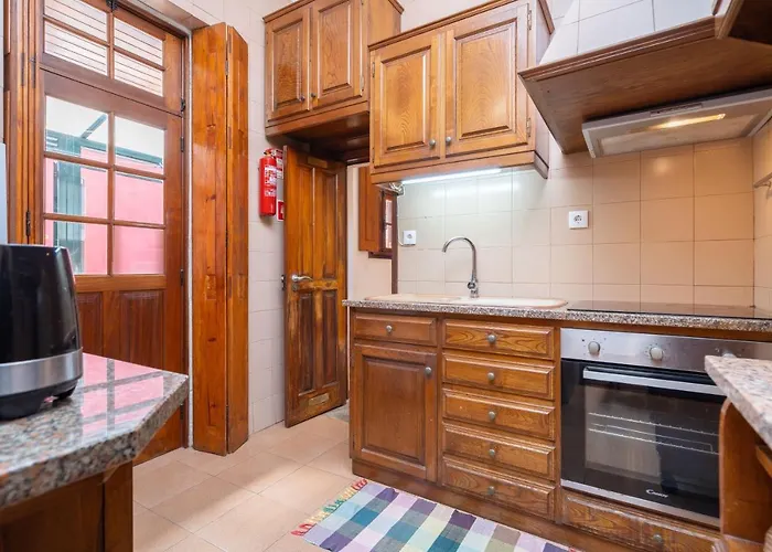 House Center - With Garage *