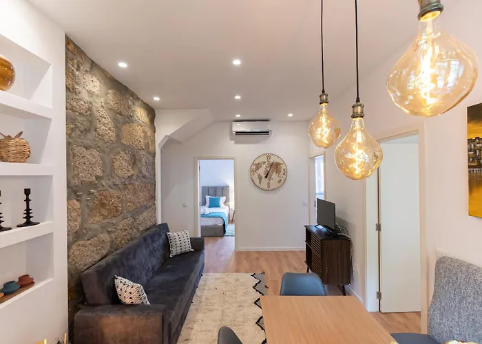 House Center - With Garage *