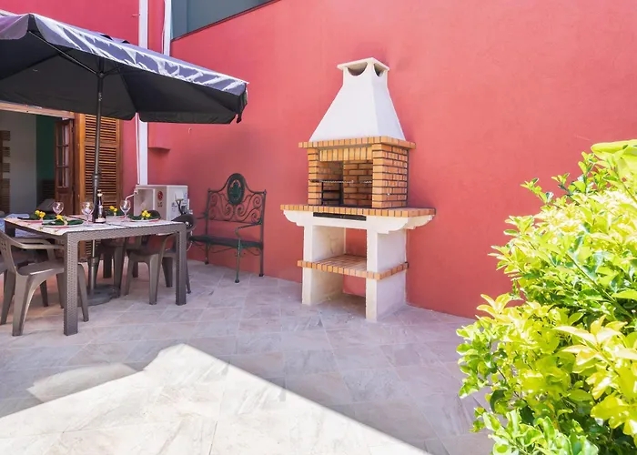 House Center - With Garage