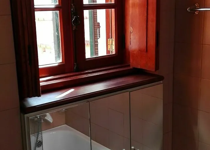 House Center - With Garage *